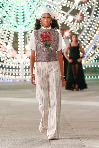 Look 12